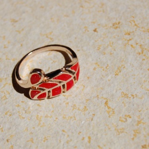 Piros zománcos gyűrű